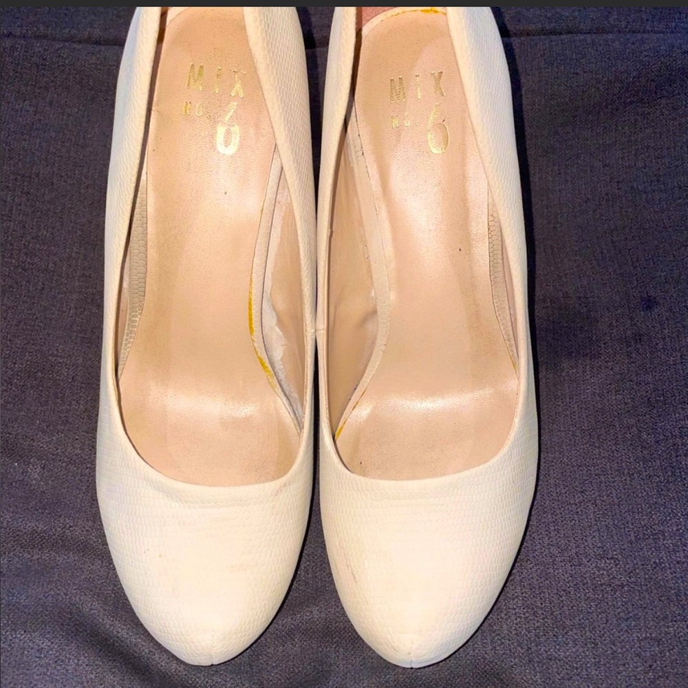 Nude Neutral Heels with platformed toe size 9